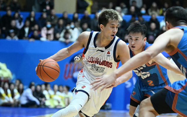 广东宏远3分险胜广州！徐杰17分9助攻，郭艾伦9分，徐昕受伤