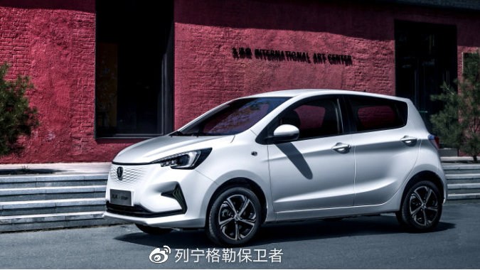 长安新能源奔奔E-Star诚意上市 售价6.98万-7.48万