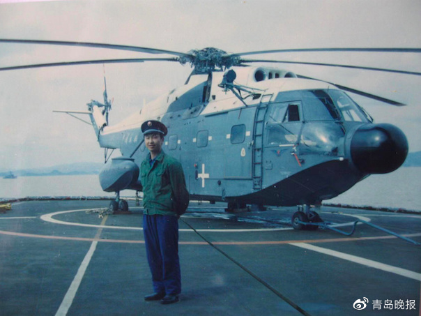 薪火相传 向海图强 回眸74年壮阔航程 听老中青三代讲述海军故事休闲区蓝鸢梦想 - Www.slyday.coM 薪火相传 向海图强 回眸74年壮阔航程 听老中青三代讲述海军故事休闲区蓝鸢梦想 - Www.slyday.coM