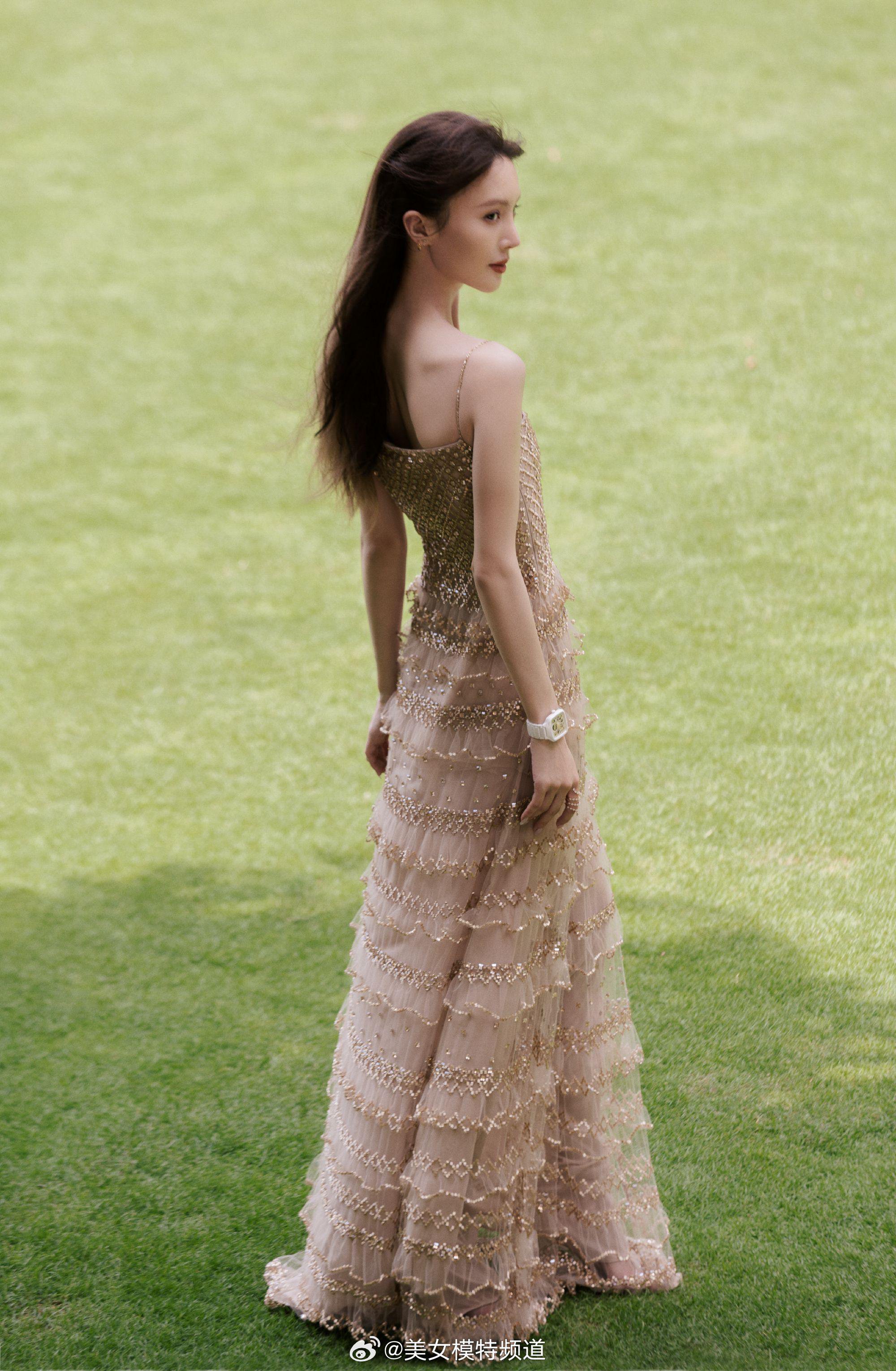 金晨璀璨鎏金吊带长裙