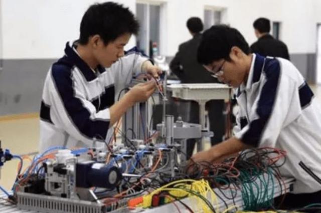 建议取消中考,实行12年义务教育?家长举双手赞成,教育部回应了休闲区蓝鸢梦想 - Www.slyday.coM 建议取消中考,实行12年义务教育?家长举双手赞成,教育部回应了休闲区蓝鸢梦想 - Www.slyday.coM