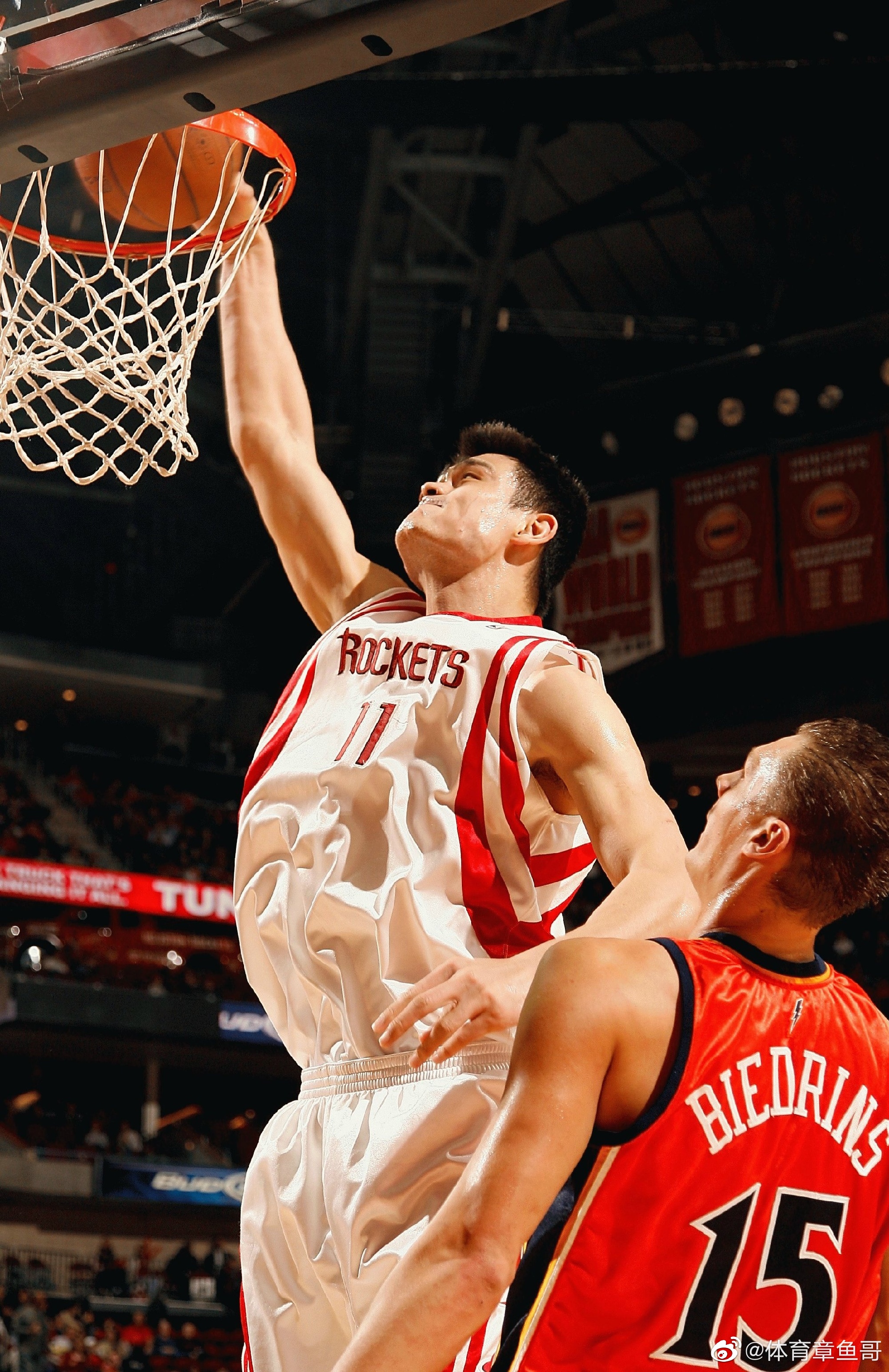 姚明是nba所有已经退役的中锋里,唯一一个投篮命中率超过50%