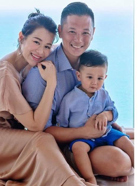 1个人要养3个家老公还不如黄宗泽41岁胡杏儿临产还要坚持工作