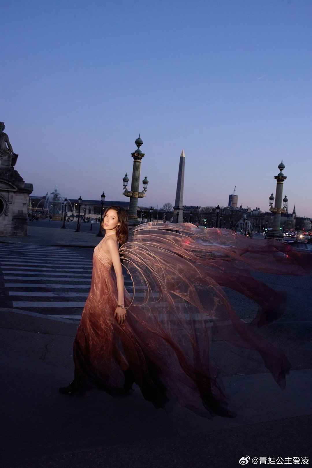 谷爱凌晒照送元宵节祝福，时尚表现力获赞