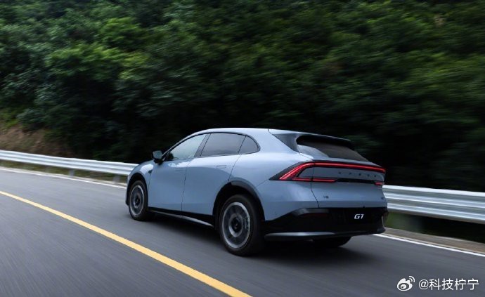 小鹏G7搭载DCC减震器与AI底盘技术，兼顾运动与舒适