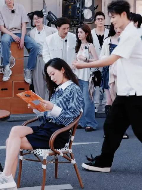 搭档 @韩雪cecilia 上演爱情戏，想教姐姐谈恋爱，结果反被姐姐拿捏