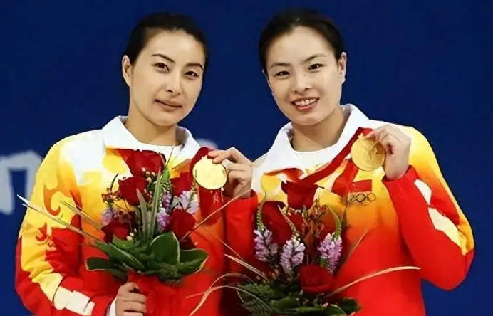 “跳水女神”吴敏霞：拒绝豪门霍启山后，转身嫁给了穷小子