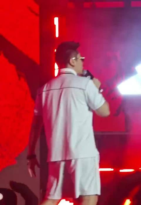 别墅里面唱K哈登中国行开场《大展鸿图》