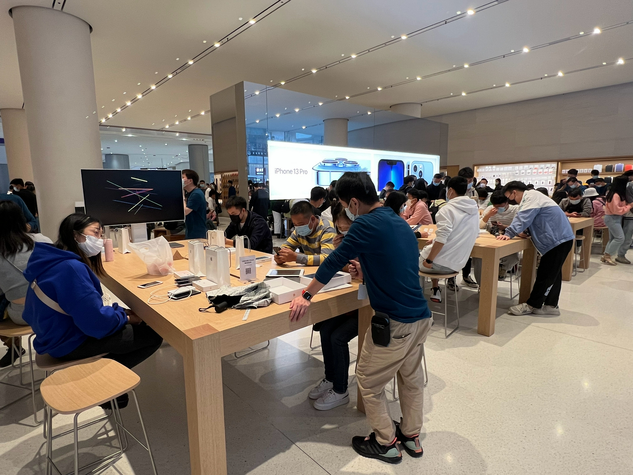 湖南省首家applestore直营店位于长沙国金中心商场一层