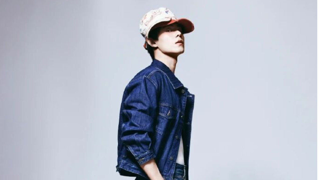 胡一天开年封，把 “清冷锋利” 和 “复古松弛” 揉成杂志模板了吧！