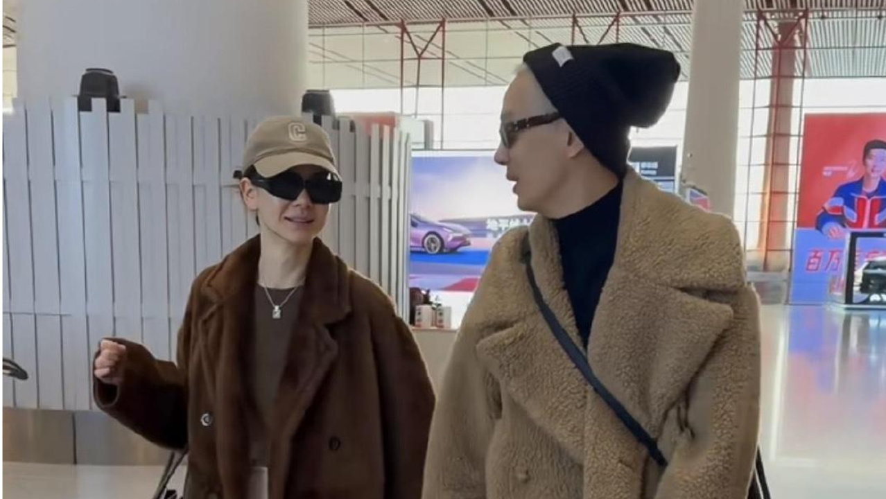 戚薇李承铉机场好真实！180cm李承铉穿泰迪熊大衣秒变五五分