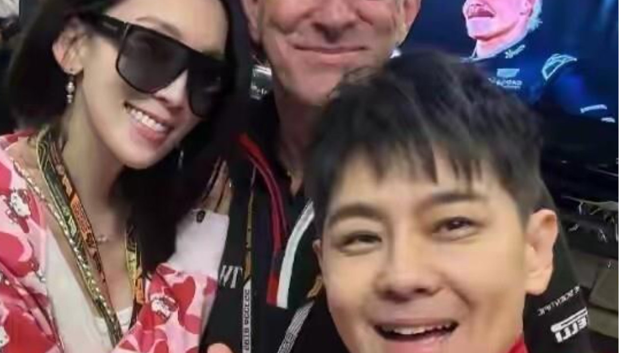 51岁林志颖携妻现身上海F1！42岁陈若仪长腿抢镜