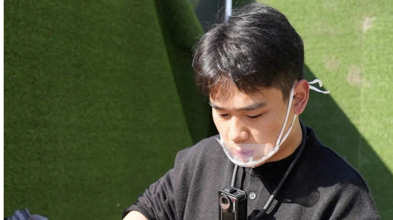 邓超现身宁波，打卡阿飞卤肉饭