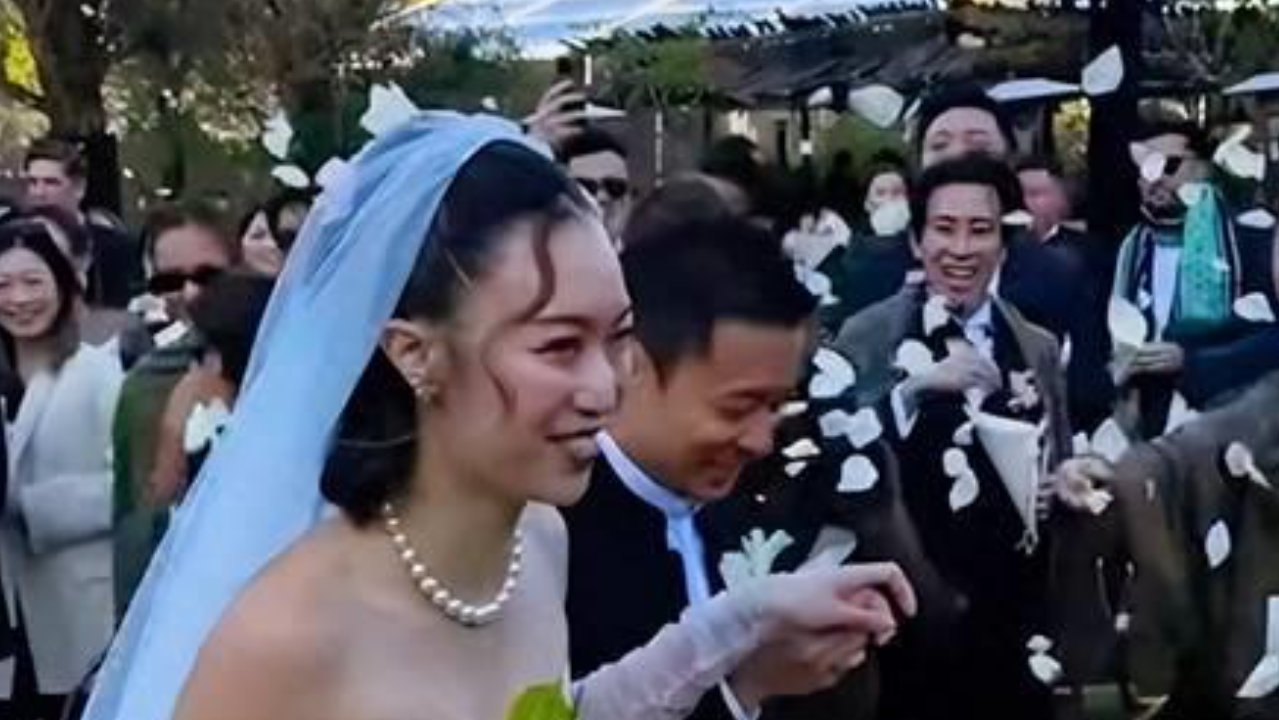 朱玲玲未曾预料，小儿子霍启仁迎娶泰国妻子，气质堪比郭晶晶