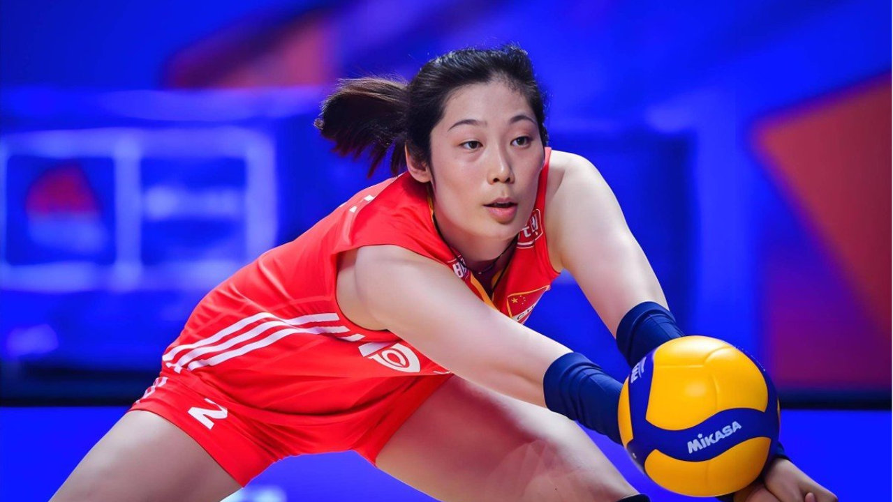 女排比赛大爆冷，朱婷回归“碾压”天津队，郎平果然没看错