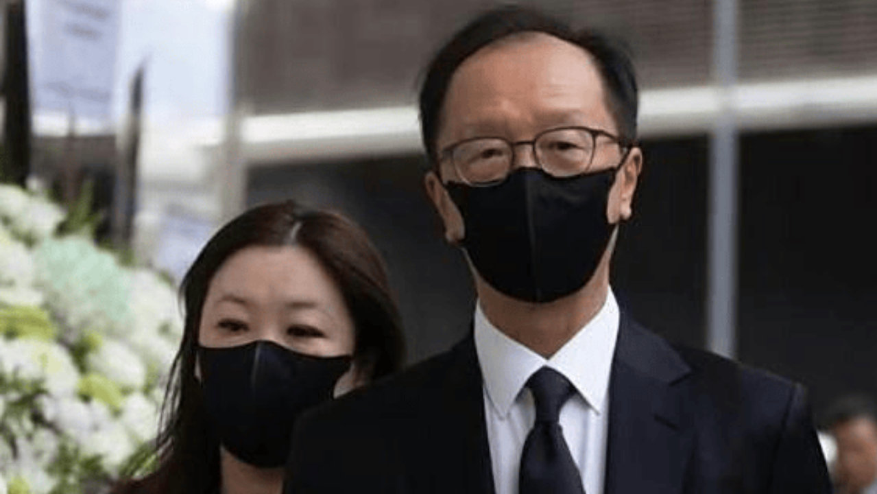 恩爱23年抵不过冰冷现实！73岁梁锦松已经衰老，47岁伏明霞仍貌美如花