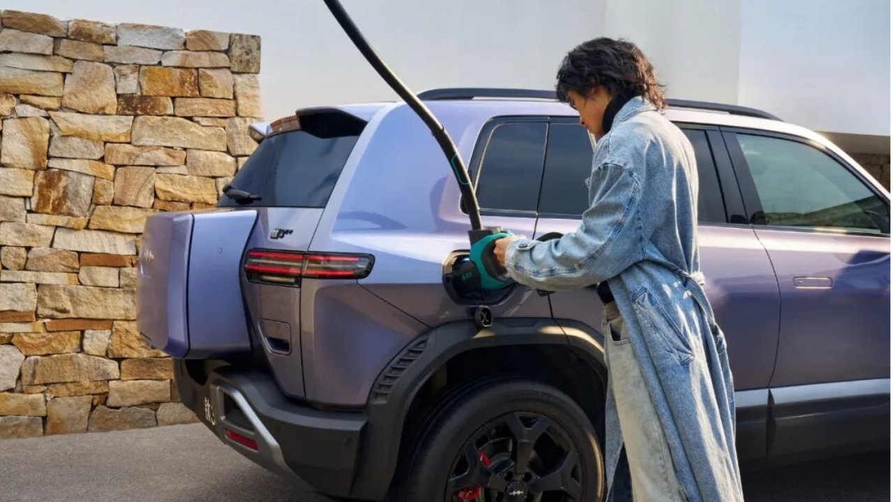 方程豹钛3闪充版15万起开回家，闪充补能告别焦虑