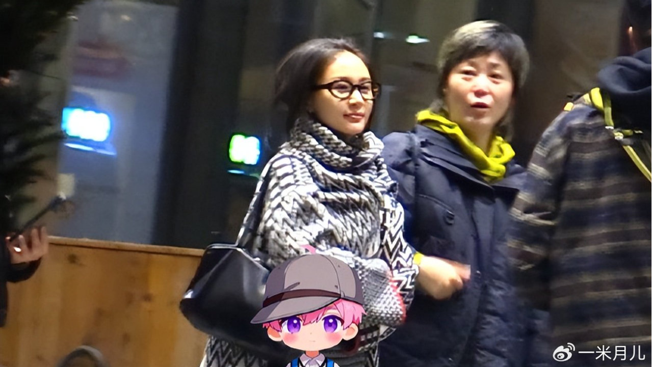 跟吴永恩分手以后，王子文跟朋友聚餐，幸福感十足！
