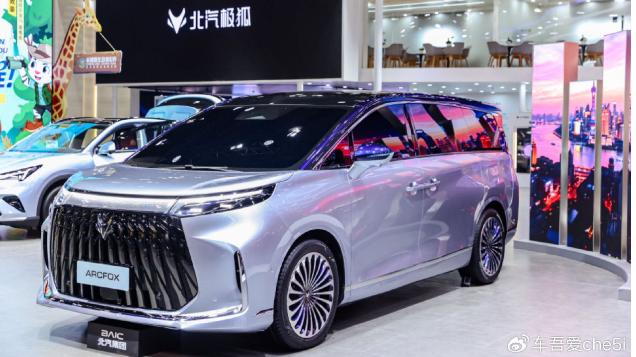 MPV别只看冰箱彩电沙发！极狐带着“百万超跑底盘”来了