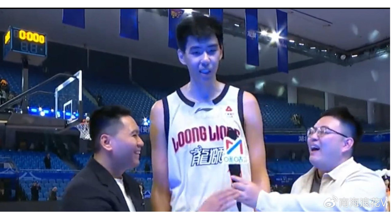 徐昕内涵杜锋？“我一直都会策应，广州让我更有杀伤力”粤蜜不满