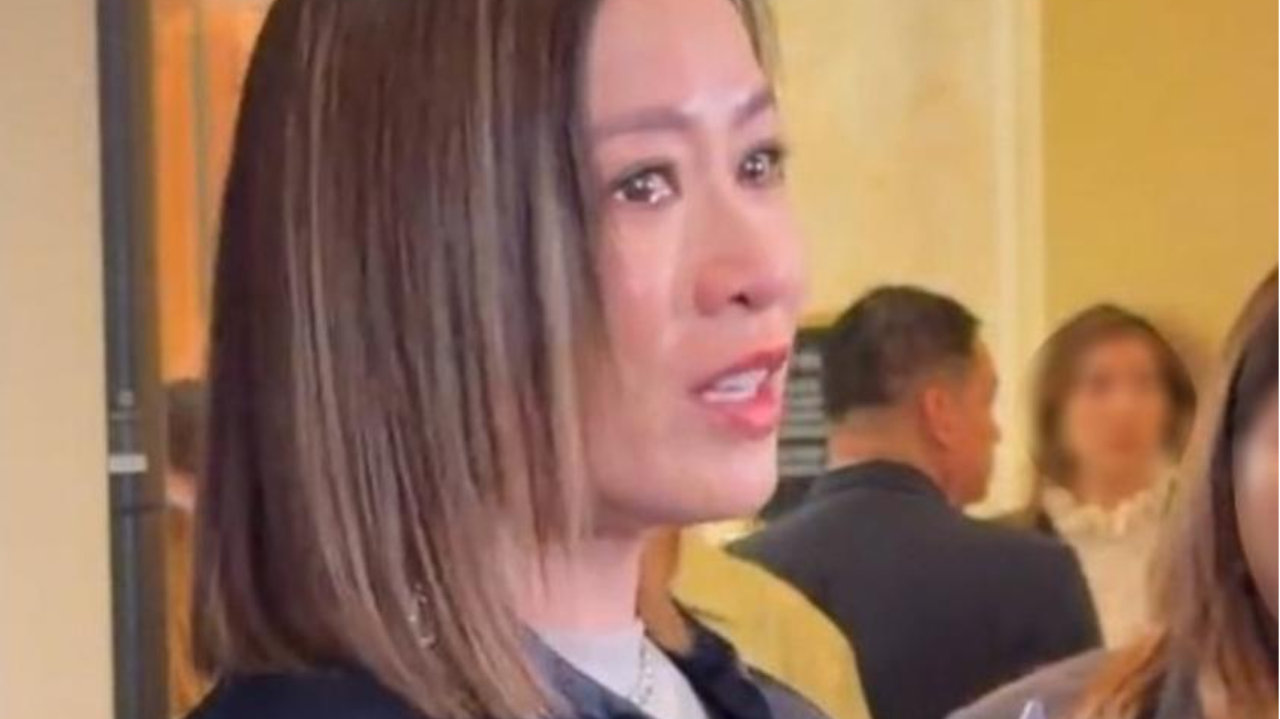 “欢喜哥”许绍雄突然离世！佘诗曼闻询当场泪崩，周润发黑衣现身医院