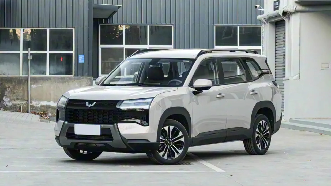 五菱直接“掀桌子”啦？不到6万买大空间SUV，轴距2米81+3种动力