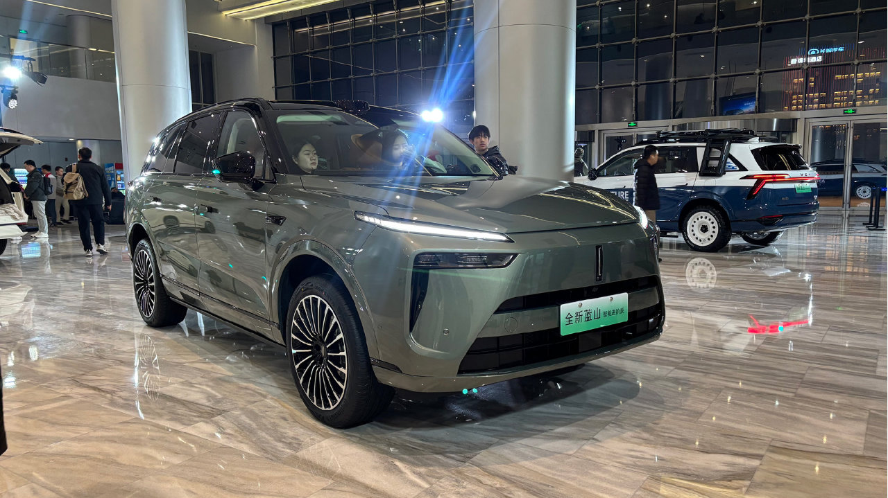 试驾魏牌蓝山智能进阶版：虽非9系犹胜9系