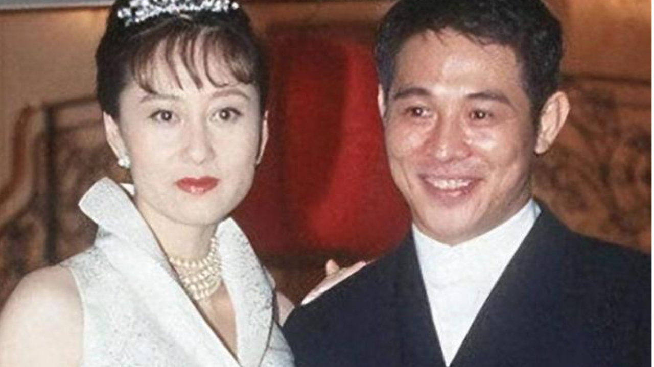 李连杰和利智合照曝光，难敌岁月，老成了不敢想的模样，令人唏嘘