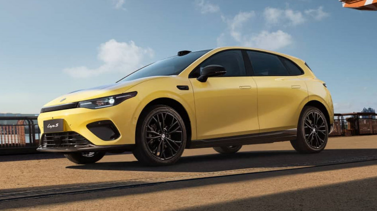 当Lafa5遇到MONA M03，前者价格更实惠、配置也更高