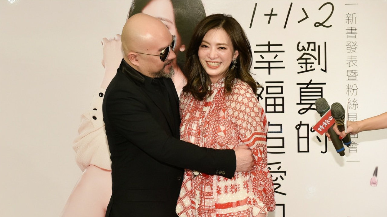 刘真丈夫辛龙在社媒发文感慨：女儿会逛街了，我只能等