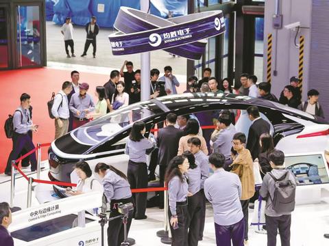 这家甬企在上海车展上演“科幻片”