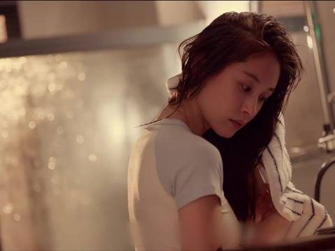 《玫瑰丛生》：同居男友抓包晓兮试探医生，三重情感纠葛藏满危机