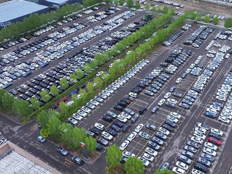 新疆伊犁：充电服务提质效 新能源汽车惠民生