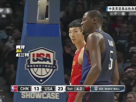 体坛记忆｜2016年中美篮球热身赛上半场： 周琦对上杜兰特，郭艾伦对上欧文，丁彦宇航对上汤普森，赵继伟戏耍考辛斯