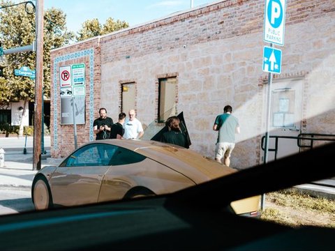 事故最少、车却越来越少，特斯拉Robotaxi到底怎么了？