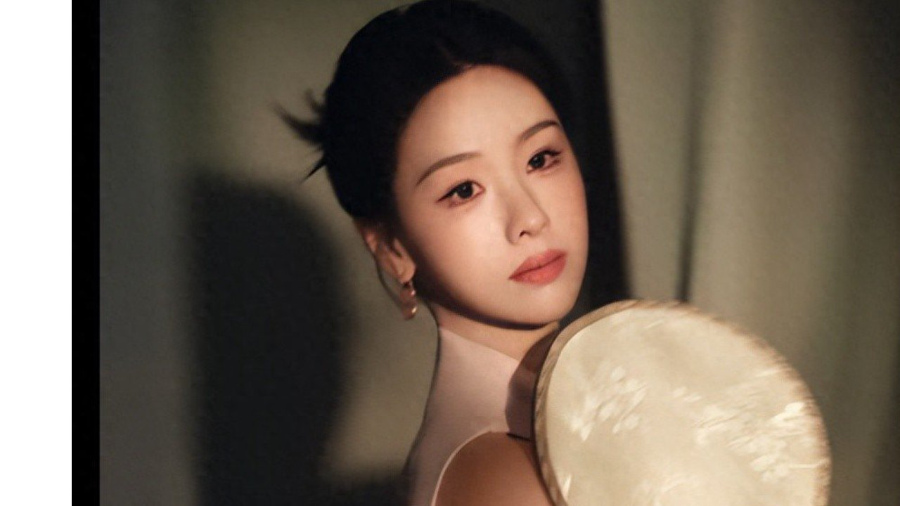 陈都灵粉色刺绣旗袍，颜值和身材在线，变身古典美人！