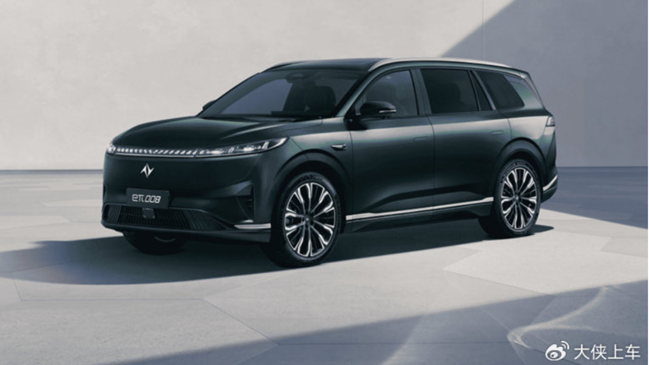 理想i8有的零重力座椅、车载冰箱，不到20万的它，全都有！
