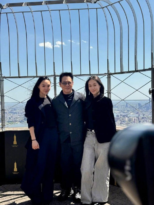 李连杰是如何通过冥想和太极等方式调整身心的？