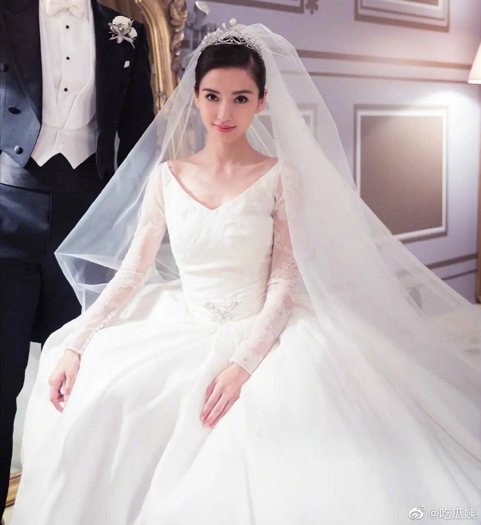 杨幂,刘诗诗,angelababy,唐嫣当年的婚纱照,你最pick谁?