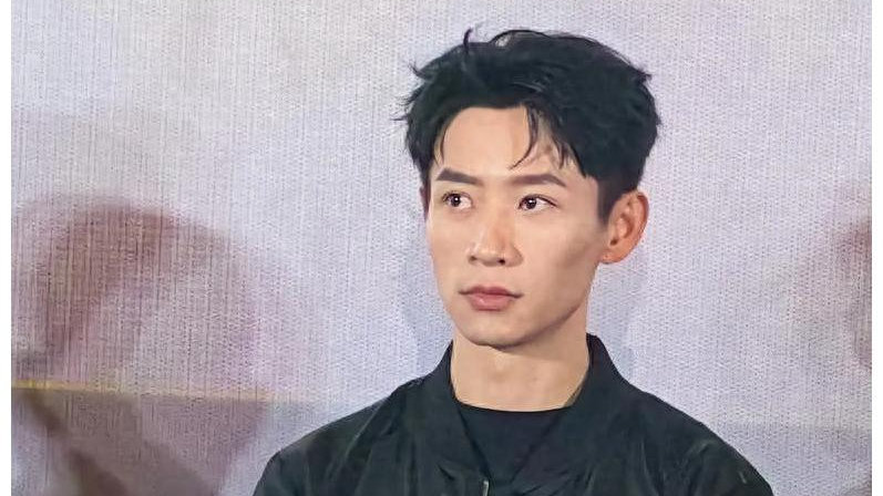 妻子是大学同学，出演《沉默的荣耀》爆火，39岁魏晨才是人间清醒