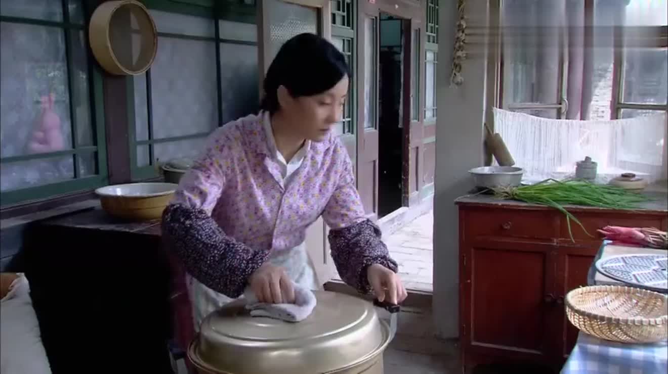傻春许敏容让素春做点好吃的素春却说没钱让她等两天