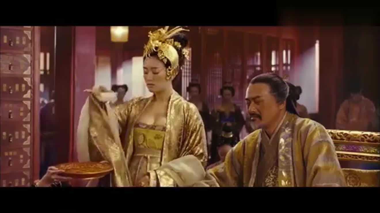 满城尽带黄金甲巩俐片段自带古典气质的她依然有自己的气场