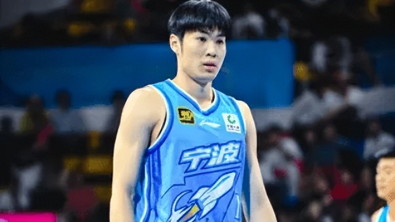 广州2换1报价王凡懿，上海有意萨姆纳！闵鹿蕾被喊下课，琼斯复出