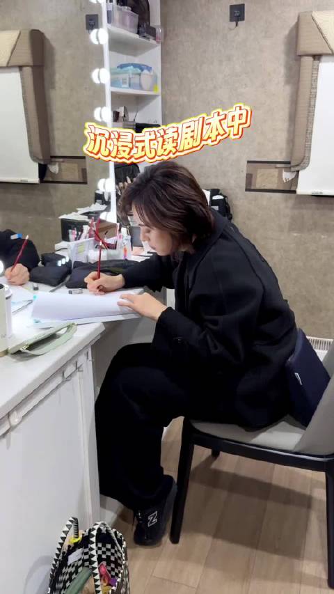 热乎乎的饺子治愈一天的拍摄工作，大家都吃饺子了吗