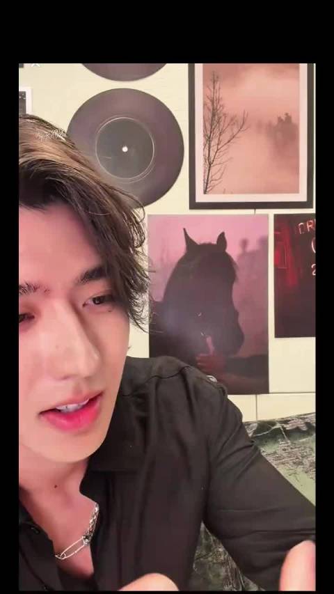 坤：我辛辛苦苦拍的MV 你们就给我p这个是吧 我真碎了