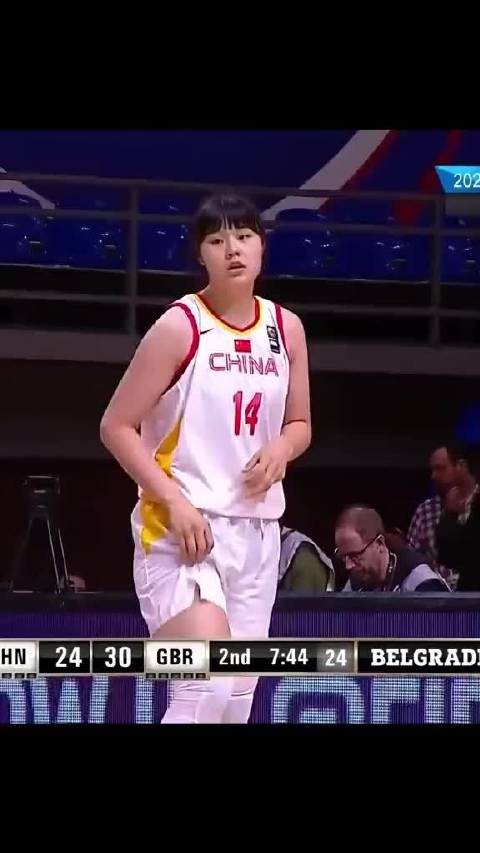 落后8分，姚明神色焦急，中国女篮逆转取胜！