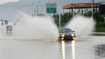 踩着油门才能打着火是怎么回事？