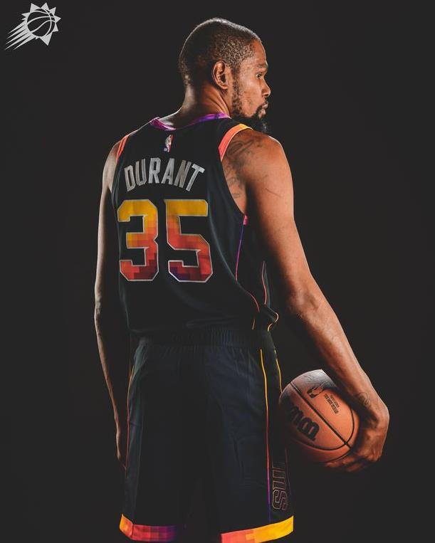 快船新赛季阵容曝光引期待