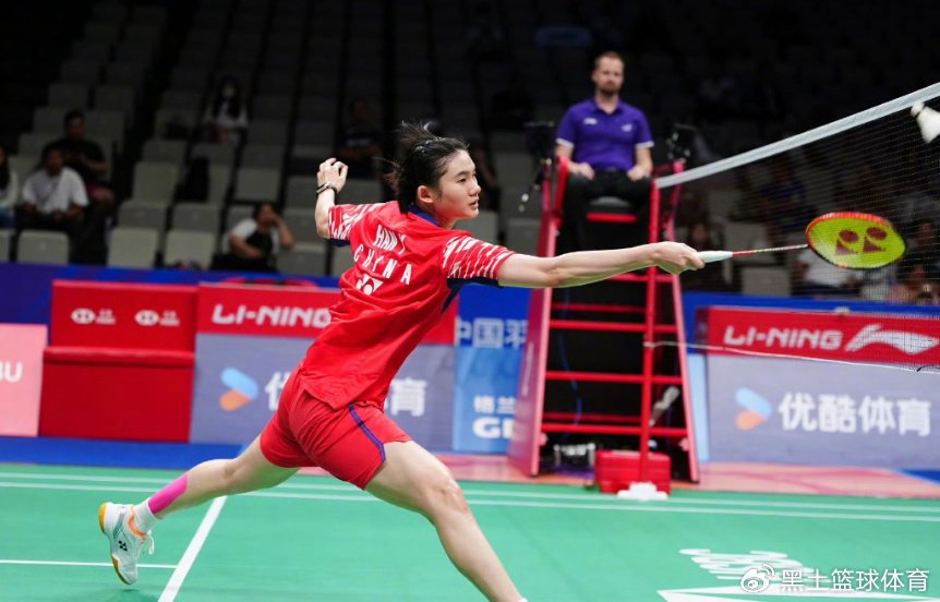 满血回归，拒当韩三局！送世界第16交手四连败，韩悦2-0晋级16强