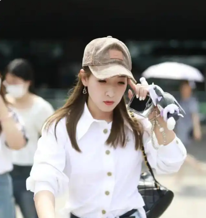 错过张继科，刘诗雯嫁豪门？择偶标准曝光，谁注意她外出时装扮